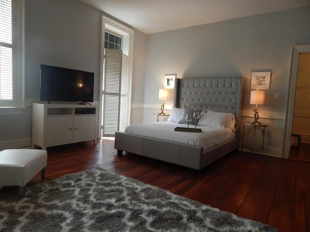 The Dulinn On York Savannah Apartament