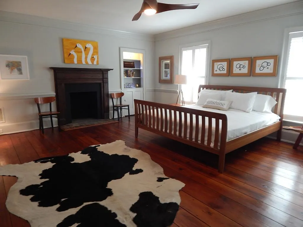The Dulinn On York Savannah Apartament